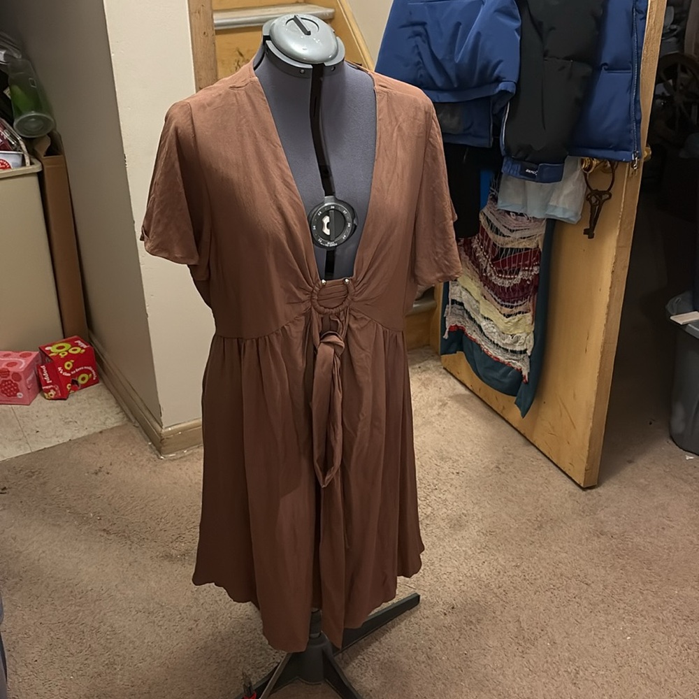 Arula Ring Detail With Tie-Front Short Sleeve Dress - Picture 10 of 10